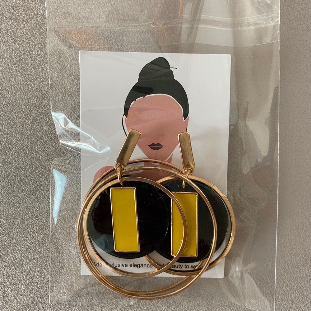 Black and yellow golden hoops
